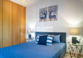 3+2 bedroom villa in a condominium with pool and garage in Vilamoura, Algarve