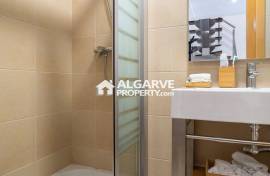3+2 bedroom villa in a condominium with pool and garage in Vilamoura, Algarve