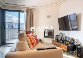 3+2 bedroom villa in a condominium with pool and garage in Vilamoura, Algarve