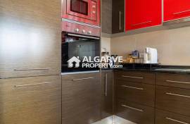 3+2 bedroom villa in a condominium with pool and garage in Vilamoura, Algarve