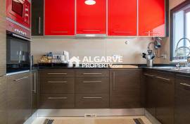 3+2 bedroom villa in a condominium with pool and garage in Vilamoura, Algarve
