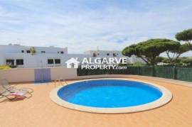 3+2 bedroom villa in a condominium with pool and garage in Vilamoura, Algarve