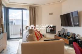 3+2 bedroom villa in a condominium with pool and garage in Vilamoura, Algarve