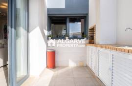 3+2 bedroom villa in a condominium with pool and garage in Vilamoura, Algarve