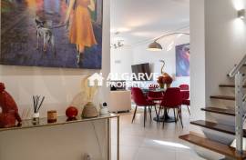 3+2 bedroom villa in a condominium with pool and garage in Vilamoura, Algarve