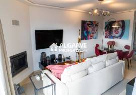 3+2 bedroom villa in a condominium with pool and garage in Vilamoura, Algarve