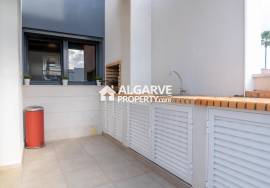 3+2 bedroom villa in a condominium with pool and garage in Vilamoura, Algarve