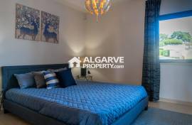 3+2 bedroom villa in a condominium with pool and garage in Vilamoura, Algarve