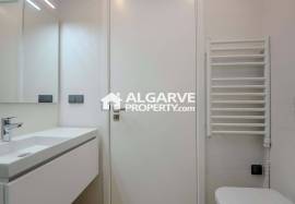 Modern 2 bedroom apartment with sea views 150 meters from Quarteira Beach, Algarve