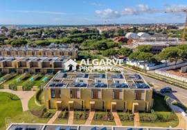 Brand new 2-bedroom townhouse with private pool next to the Marina in Vilamoura.