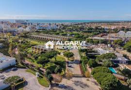 Brand new 2-bedroom townhouse with private pool next to the Marina in Vilamoura.