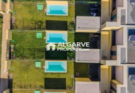 Brand new 2-bedroom townhouse with private pool next to the Marina in Vilamoura.
