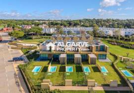 Brand new 2-bedroom townhouse with private pool next to the Marina in Vilamoura.