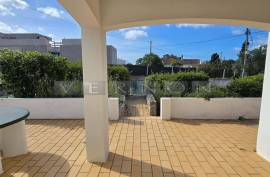 Algarve, Carvoeiro, for sale, 3 bedroom villa with garage, in a prime location in Carvoeiro - just a few steps from the centre and the beach Algarve, Carvoeiro, for sale, 3 bedroom villa with garage, in a prime location in Carvoeiro - just a few steps from the centre and the beach