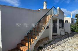Algarve, Carvoeiro, for sale, 3 bedroom villa with garage, in a prime location in Carvoeiro - just a few steps from the centre and the beach Algarve, Carvoeiro, for sale, 3 bedroom villa with garage, in a prime location in Carvoeiro - just a few steps from the centre and the beach