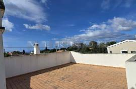 Algarve, Carvoeiro, for sale, 3 bedroom villa with garage, in a prime location in Carvoeiro - just a few steps from the centre and the beach Algarve, Carvoeiro, for sale, 3 bedroom villa with garage, in a prime location in Carvoeiro - just a few steps from the centre and the beach