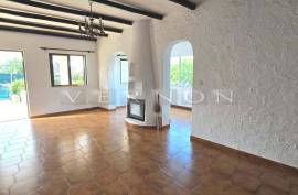 Algarve, Carvoeiro, for sale, 3 bedroom villa with garage, in a prime location in Carvoeiro - just a few steps from the centre and the beach Algarve, Carvoeiro, for sale, 3 bedroom villa with garage, in a prime location in Carvoeiro - just a few steps from the centre and the beach