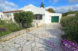 Algarve, Carvoeiro, for sale, 3 bedroom villa with garage, in a prime location in Carvoeiro - just a few steps from the centre and the beach Algarve, Carvoeiro, for sale, 3 bedroom villa with garage, in a prime location in Carvoeiro - just a few steps from the centre and the beach