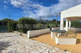 Algarve, Carvoeiro, for sale, 3 bedroom villa with garage, in a prime location in Carvoeiro - just a few steps from the centre and the beach Algarve, Carvoeiro, for sale, 3 bedroom villa with garage, in a prime location in Carvoeiro - just a few steps from the centre and the beach