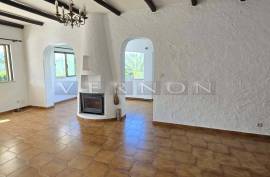 Algarve, Carvoeiro, for sale, 3 bedroom villa with garage, in a prime location in Carvoeiro - just a few steps from the centre and the beach Algarve, Carvoeiro, for sale, 3 bedroom villa with garage, in a prime location in Carvoeiro - just a few steps from the centre and the beach