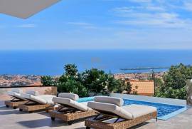 VILLA WITH SEA VIEW IN FUNCHAL