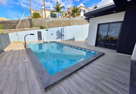 DETACHED 3 BEDROOM VILLA WITH SEA VIEW LOCATED IN FUNCHAL DETACHED 3 BEDROOM VILLA WITH SEA VIEW LOCATED IN FUNCHAL