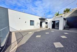 DETACHED 3 BEDROOM VILLA WITH SEA VIEW LOCATED IN FUNCHAL DETACHED 3 BEDROOM VILLA WITH SEA VIEW LOCATED IN FUNCHAL