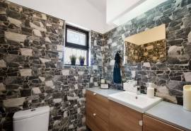 Carvoeiro - 2-bedroom single-level semi-detached villa walking distance to Carvoeiro