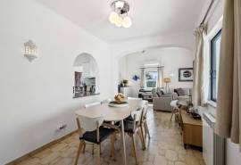 Carvoeiro - 2-bedroom single-level semi-detached villa walking distance to Carvoeiro