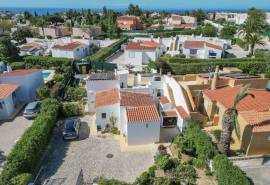 Carvoeiro - 2-bedroom single-level semi-detached villa walking distance to Carvoeiro