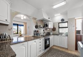 Carvoeiro - 2-bedroom single-level semi-detached villa walking distance to Carvoeiro