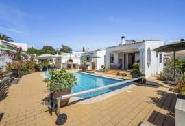 Carvoeiro - 2-bedroom single-level semi-detached villa walking distance to Carvoeiro