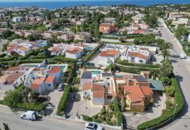 Carvoeiro - 2-bedroom single-level semi-detached villa walking distance to Carvoeiro