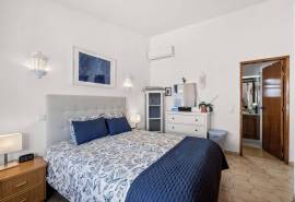 Carvoeiro - 2-bedroom single-level semi-detached villa walking distance to Carvoeiro