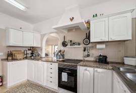 Carvoeiro - 2-bedroom single-level semi-detached villa walking distance to Carvoeiro