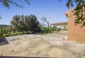 Silves – 3-bedroom single-storey Algarvian cottage with countryside views and development potential Silves – 3-bedroom single-storey Algarvian cottage with countryside views and development potential