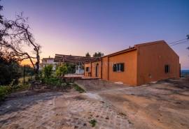 Silves – 3-bedroom single-storey Algarvian cottage with countryside views and development potential