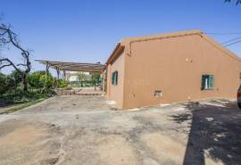 Silves – 3-bedroom single-storey Algarvian cottage with countryside views and development potential Silves – 3-bedroom single-storey Algarvian cottage with countryside views and development potential