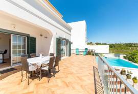 Tavira – 3-bedroom villa with pool, garage and natural views