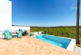 Tavira – 3-bedroom villa with pool, garage and natural views