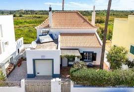 Tavira – 3-bedroom villa with pool, garage and natural views