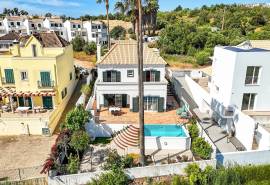 Tavira – 3-bedroom villa with pool, garage and natural views