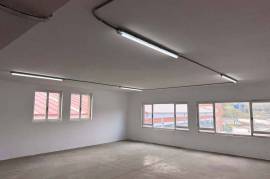 Rental warehouse on the mezzanine floor of the fountains building