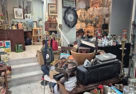 Commercial premises on the corner with large shop windows in Iparraguirre – Amézola