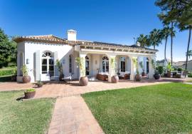 Luxury villa for sale in Altos Reales – 1,265 m² built in Marbella Golden Mile! Luxury villa for sale in Altos Reales – 1,265 m² built in Marbella Golden Mile!