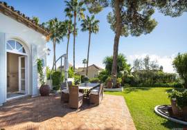 Luxury villa for sale in Altos Reales – 1,265 m² built in Marbella Golden Mile! Luxury villa for sale in Altos Reales – 1,265 m² built in Marbella Golden Mile!
