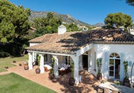 Luxury villa for sale in Altos Reales – 1,265 m² built in Marbella Golden Mile! Luxury villa for sale in Altos Reales – 1,265 m² built in Marbella Golden Mile!