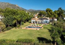 Luxury villa for sale in Altos Reales – 1,265 m² built in Marbella Golden Mile! Luxury villa for sale in Altos Reales – 1,265 m² built in Marbella Golden Mile!