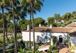 Luxury villa for sale in Altos Reales – 1,265 m² built in Marbella Golden Mile! Luxury villa for sale in Altos Reales – 1,265 m² built in Marbella Golden Mile!