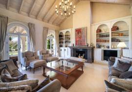 Luxury villa for sale in Altos Reales – 1,265 m² built in Marbella Golden Mile! Luxury villa for sale in Altos Reales – 1,265 m² built in Marbella Golden Mile!